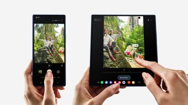 Foldable Samsung Galaxy Fold 7 featuring crease-free Samsung Display technology on a premium Apple device screen.
