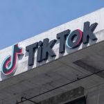 TikTok logo split between American and Chinese flags, symbolizing forced app migration and geopolitical tech tensions.