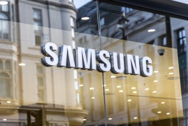Fractured semiconductor chip with Samsung logo, symbolizing financial losses and export restrictions in AI-driven market