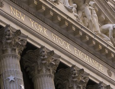 Stock traders monitor S&P 500 futures and Federal Reserve policy as Big Tech earnings loom