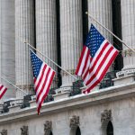 Traders watch S&P 500 hit new highs in Q2 2025 as tech stocks surge on strong earnings driven by artificial intelligence momentum.