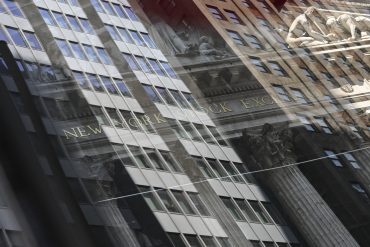 Traders react on Wall Street as weak jobs report raises expectations of a Federal Reserve interest rate cut in September 2025.