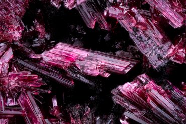 AI materials discovery platforms attract record venture capital as autonomous labs accelerate research breakthroughs tenfold