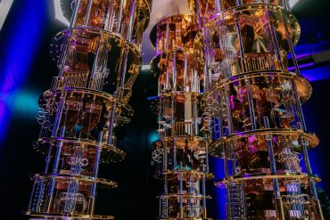 Quantum computer control racks with U.S. flag reflections, symbolizing Washington’s shift from research grants to direct equity stakes in quantum technology firms.