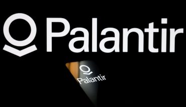 Palantir Technologies logo, Q3 2025 results, as AI adoption drives 63% revenue growth and redefines the company’s valuation trajectory.