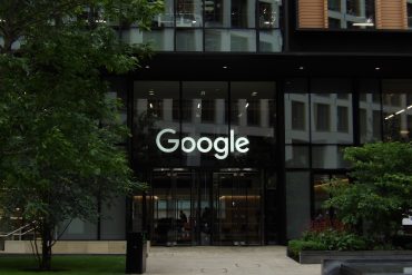 Alphabet posts record $400B revenue as AI and cloud growth accelerate, with major infrastructure investment reshaping search and enterprise computing.