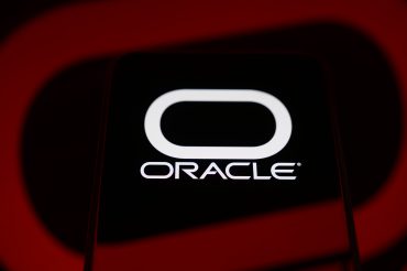 Oracle logo reflecting Oracle AI infrastructure spending and strategy as layoffs and restructuring support cloud and data center expansion