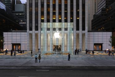 Apple Store retail facade reflecting Apple Q2 2026 earnings growth, Services expansion and continued iPhone demand