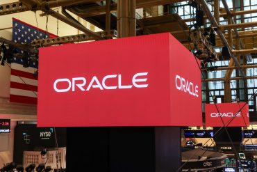 Oracle Bloom Energy deal AI power infrastructure data center electricity distributed power fuel cells Oracle energy infrastructure AI infrastructure growth