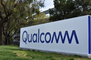 Qualcomm logo representing Qualcomm Q1 2026 earnings, revenue growth across automotive and IoT segments and expanding artificial intelligence strategy in data center and semiconductor markets