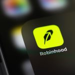 Robinhood Q1 2026 earnings report showing $1.07 billion revenue, platform growth to $307 billion assets, Gold subscribers increase and expansion strategy amid crypto revenue decline