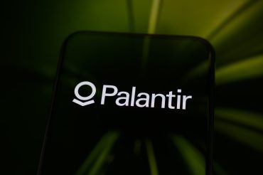 Palantir logo representing Palantir Q1 2026 results with strong revenue growth, operational AI adoption, and expanding commercial sales as AIP platform scales enterprise AI infrastructure
