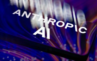 Anthropic logo displayed on a smartphone screen amid the company’s Claude Fable 5 and Mythos 5 export control dispute.