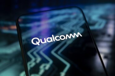 Qualcomm logo representing Qualcomm Q3 2026 earnings, Qualcomm quarterly results, Qualcomm semiconductor earnings, automotive business growth, Apple modem business changes, IoT revenue expansion and Qualcomm financial performance.