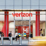 Verizon Q2 earnings illustrated by a Verizon store in New York City, representing Verizon subscriber growth, free cash flow, wireless revenue and telecommunications services.