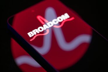 Broadcom logo representing the Broadcom Anthropic deal, $63 billion AI financing, custom XPU chips, vendor-backed credit and artificial intelligence infrastructure